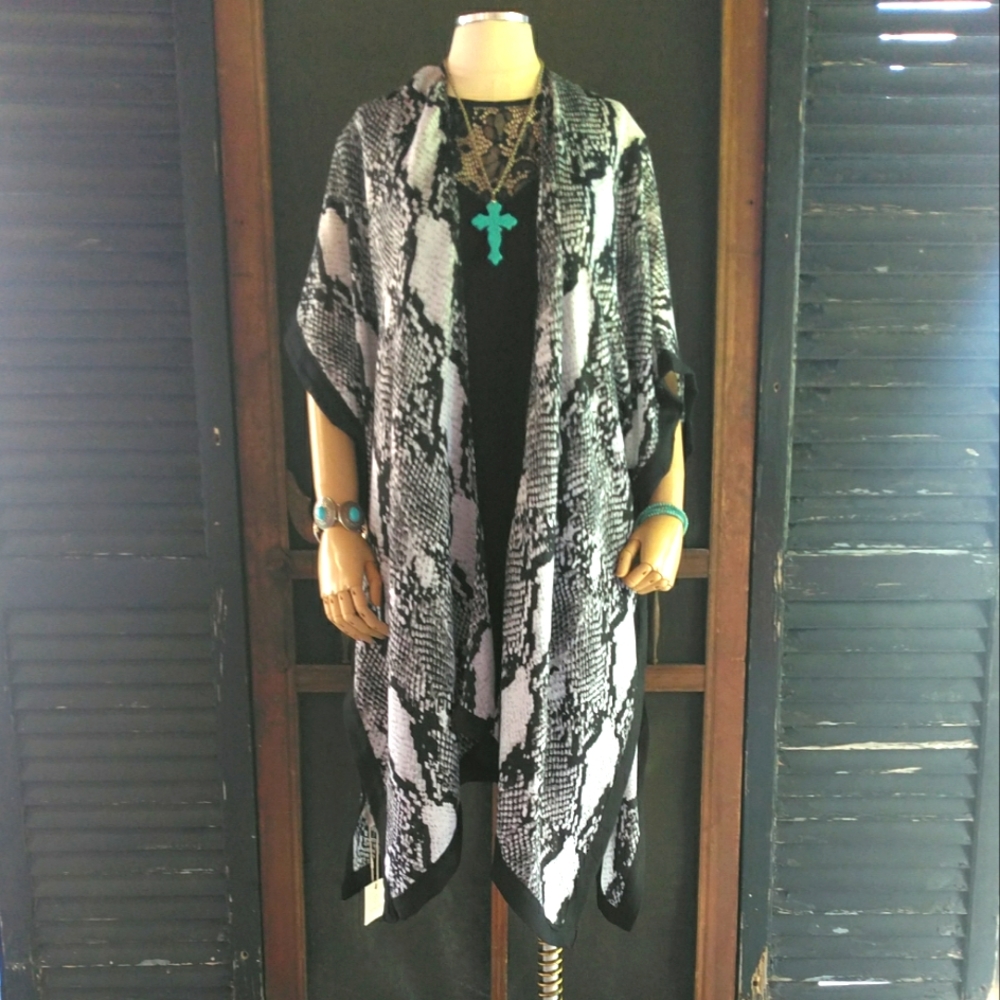 Styliné Snake Print Kimono (NWT)